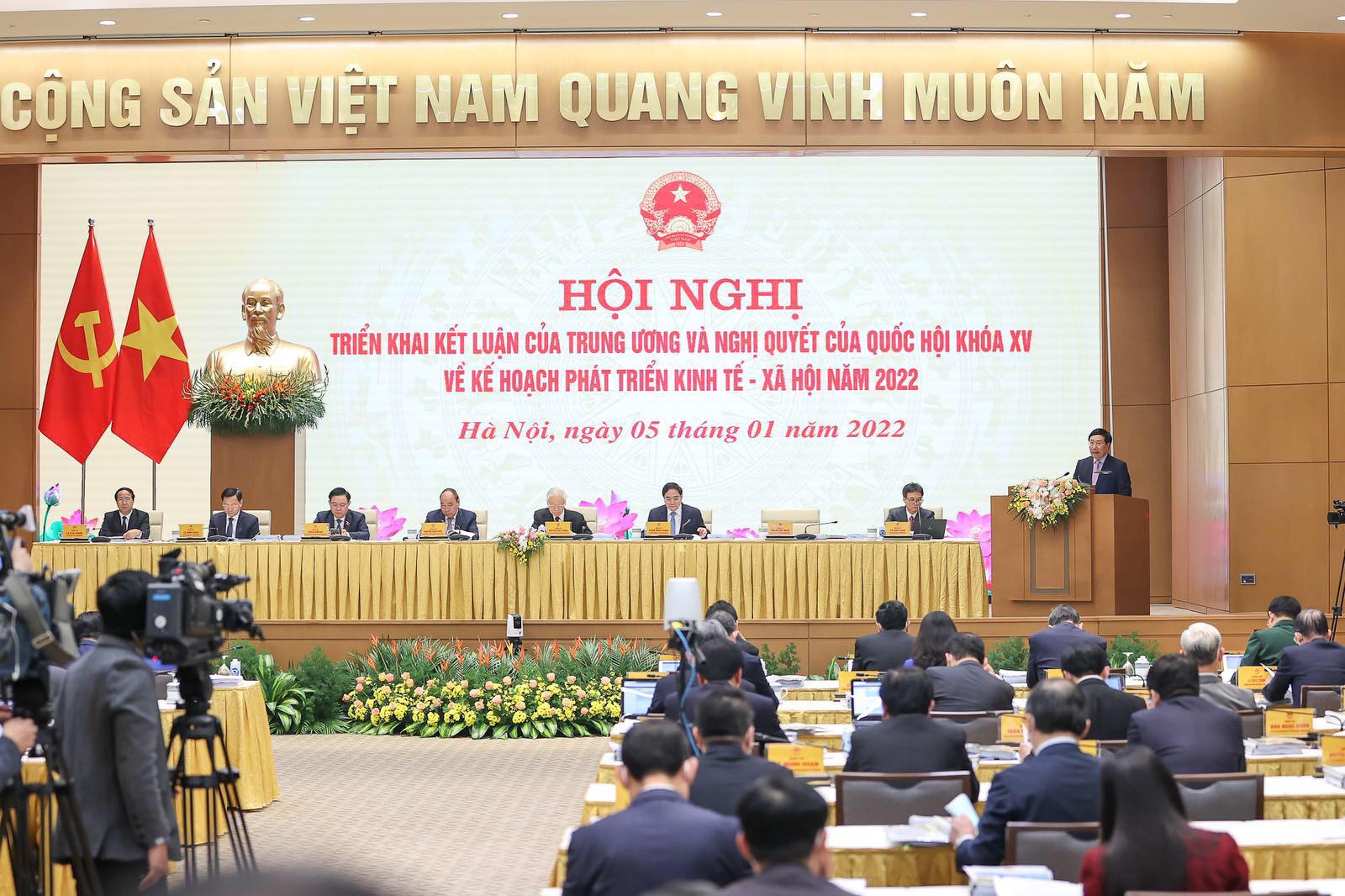 10-hoi-nghi.jpg